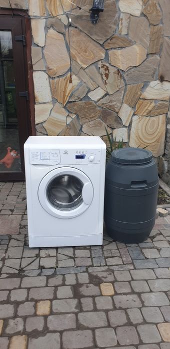 Стиральна машина с баком