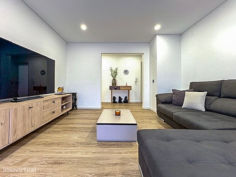 Apartamento T3 Renovado em Esmoriz.