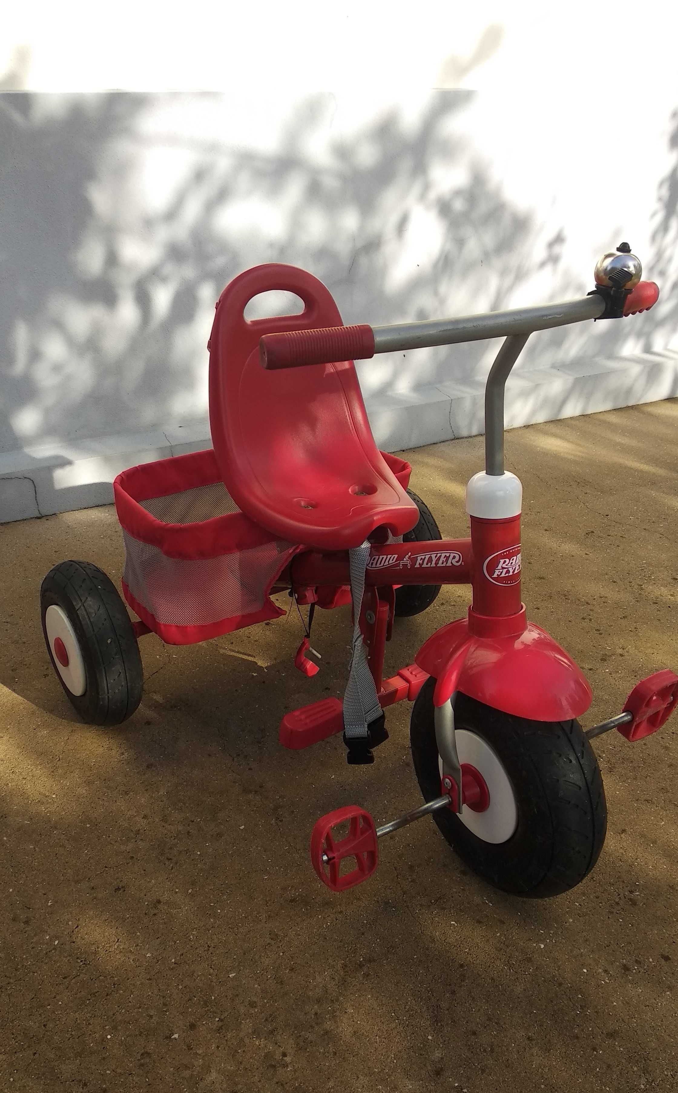 Triciclo Radio Flyer desde os 12 meses a 5 anos de idade