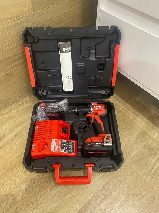Wiertarko-wkrętarka udarowa MILWAUKEE M18 BLPDRC-202C