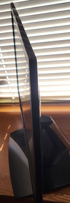 Монітор 22" LG E2251S тоненький