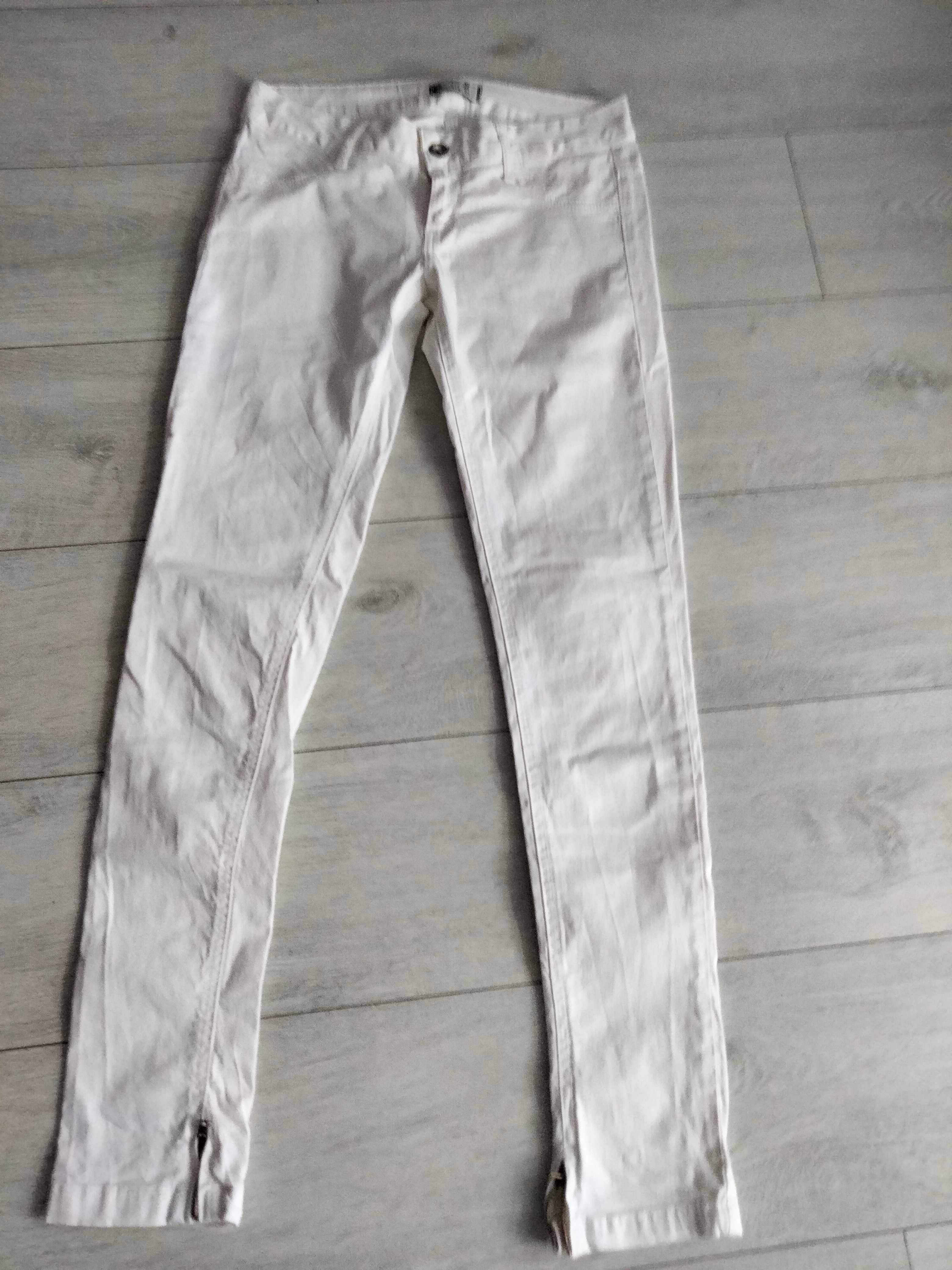 Białe damskie jeansy