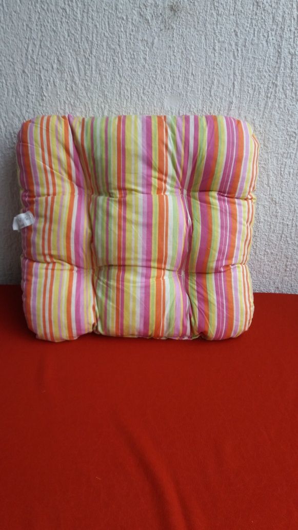 Nowe poduszki na krzesła w kolorowe paski-cena za 3 szt.