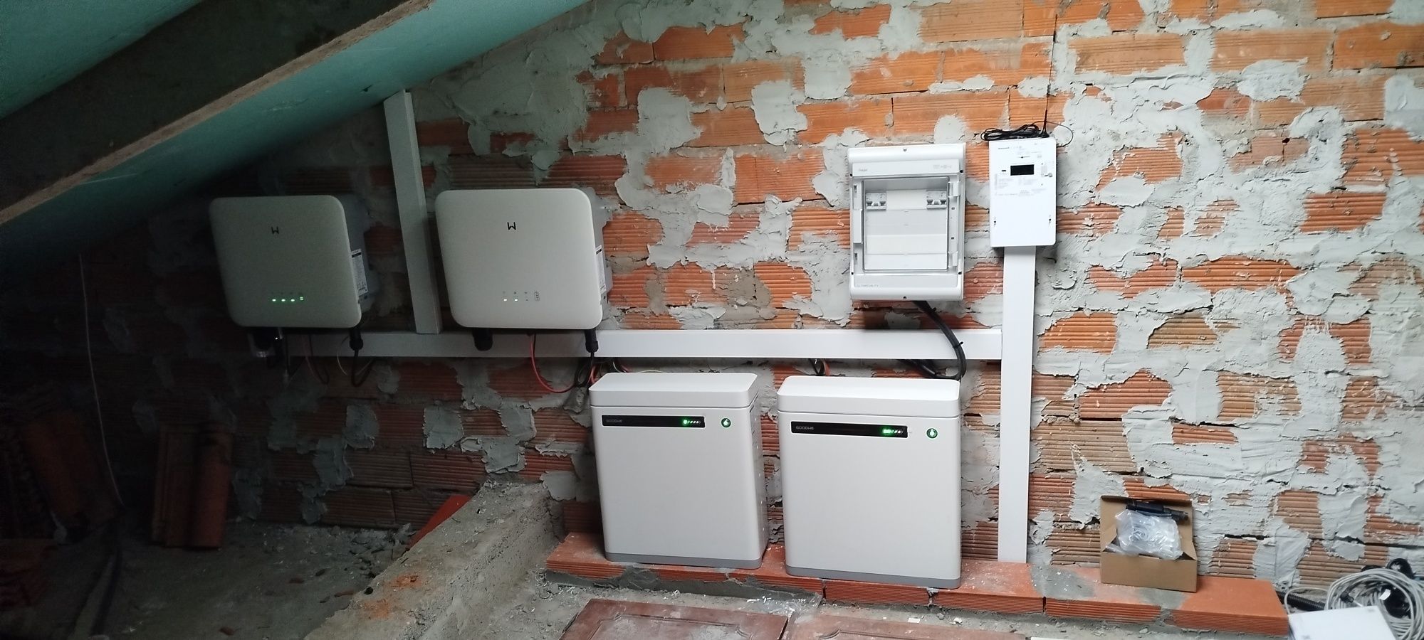 Instalações e. Reparos de painéis fotovoltaicos