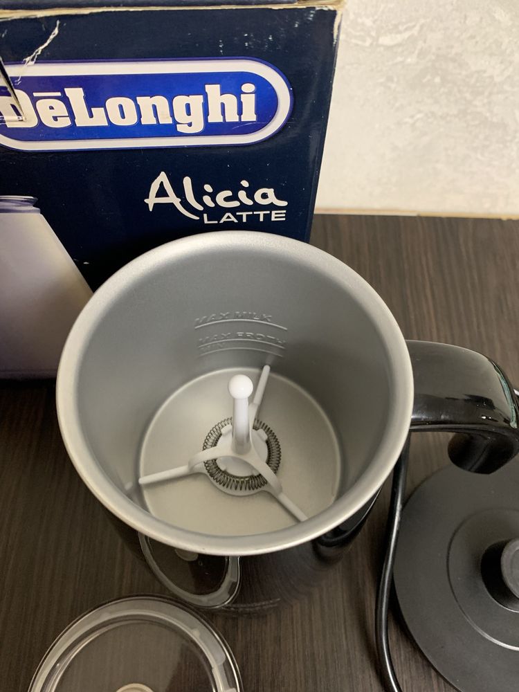 Капучинатор DeLonghi Alicia Latte