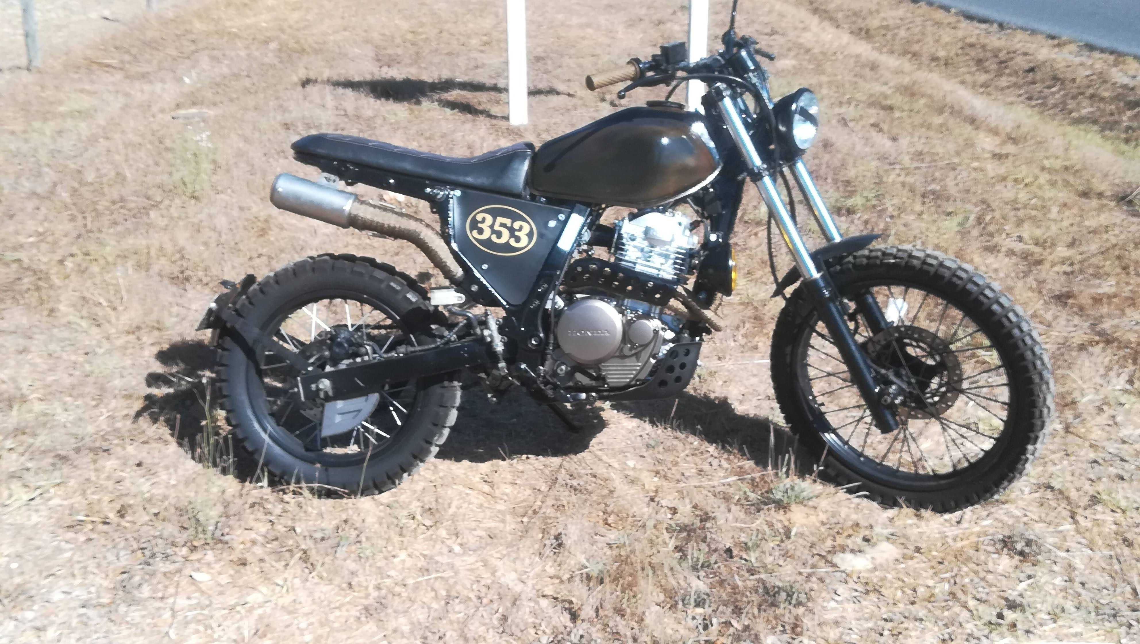 Honda NX 650 Dominator Scrambler