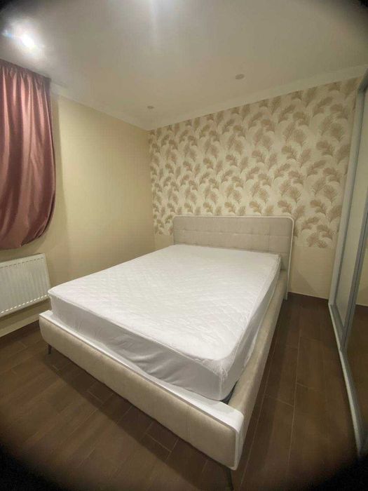 Двоспальне ліжко + матрац (самовивіз Крюків)