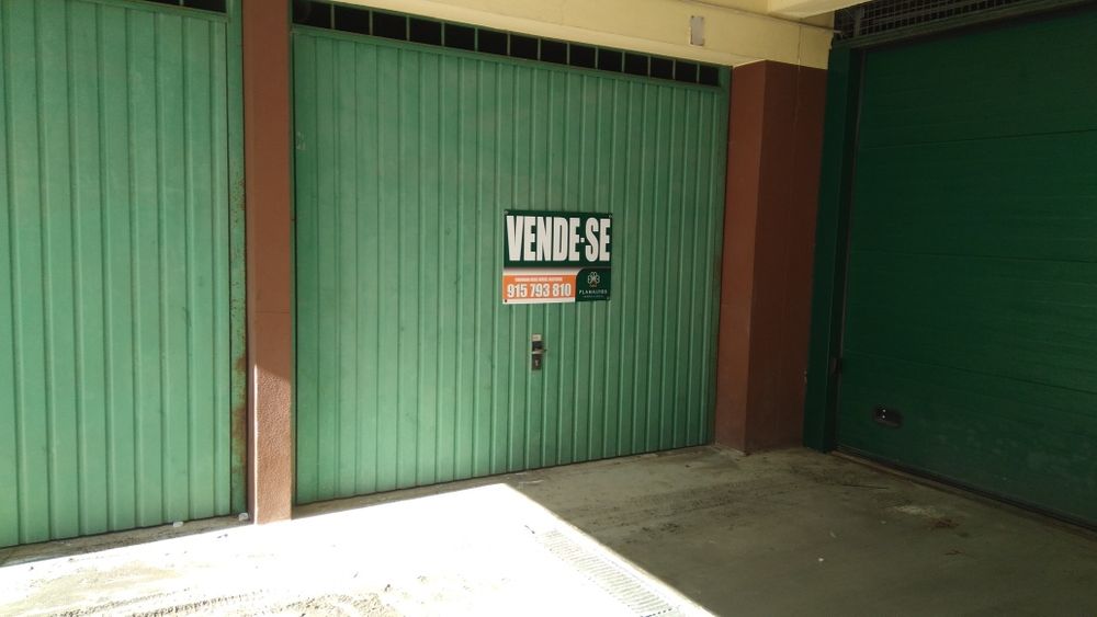 Garagem box saida directa Rua