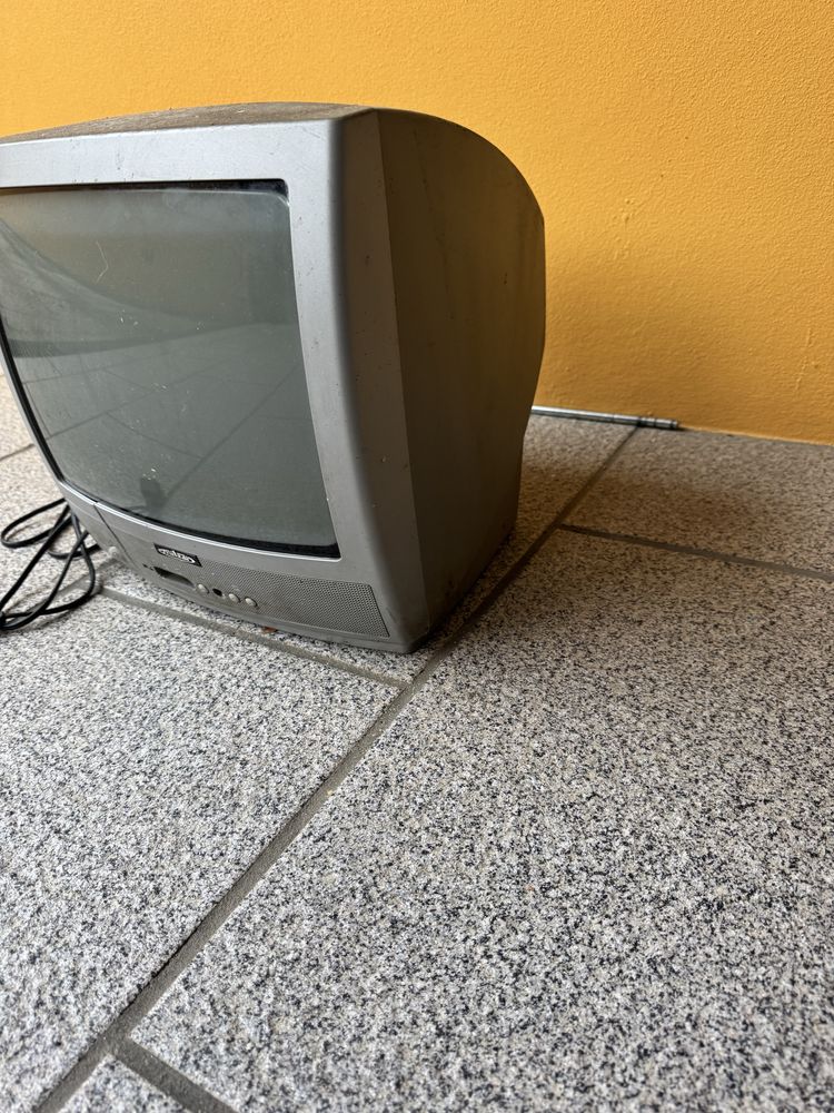 Televisao Mitsai a trabalhar para desocupar