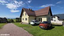 Dom na Podhalu widokiem na panoramę Tatr