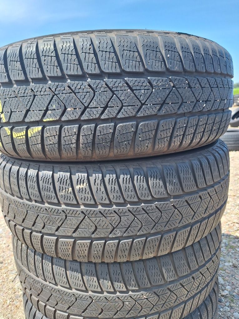 Opony zimowe Pirelli Sottozero 3  205 60 r16