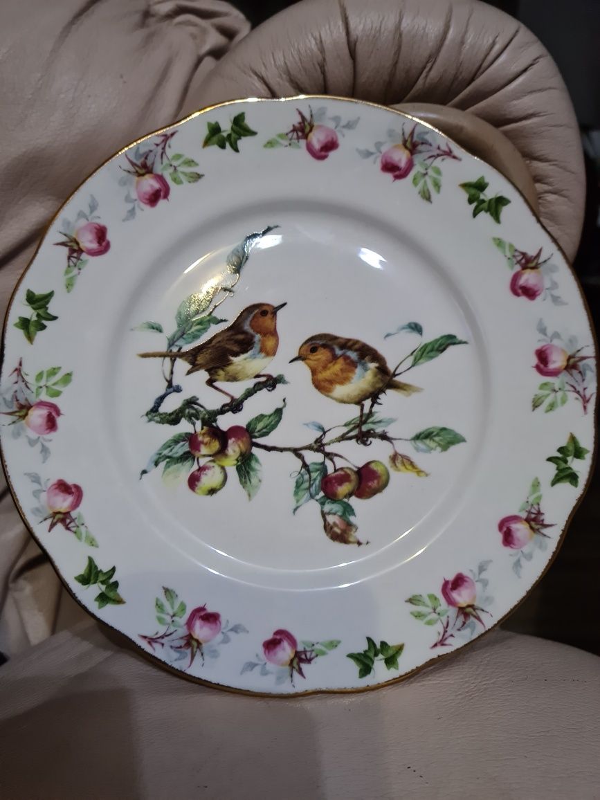 Porcelanowy talerzyk,  ptaszki na jabłoni