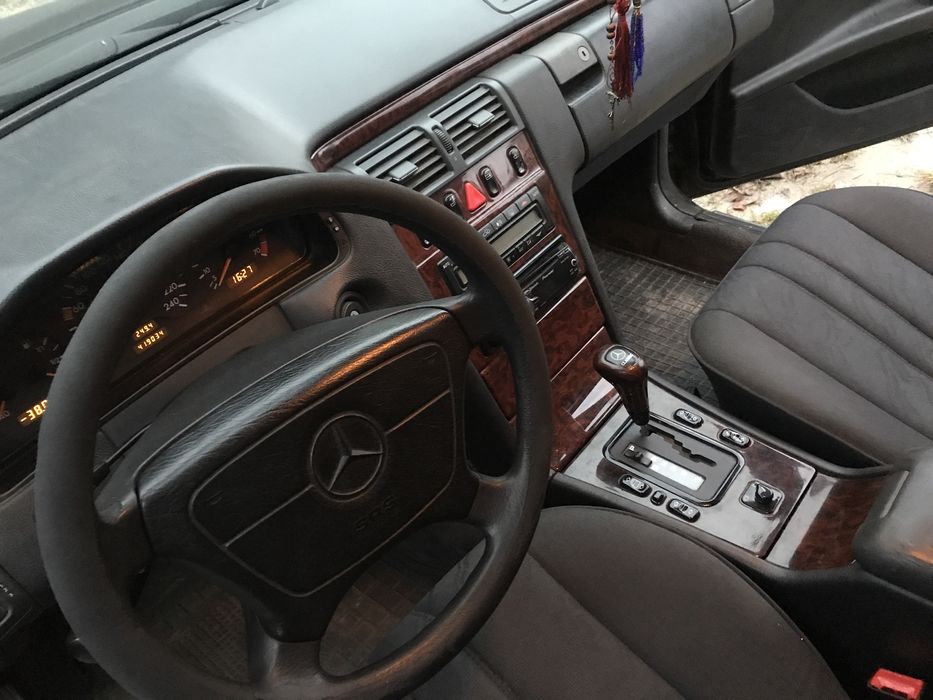 Продаю Мерседес Е200