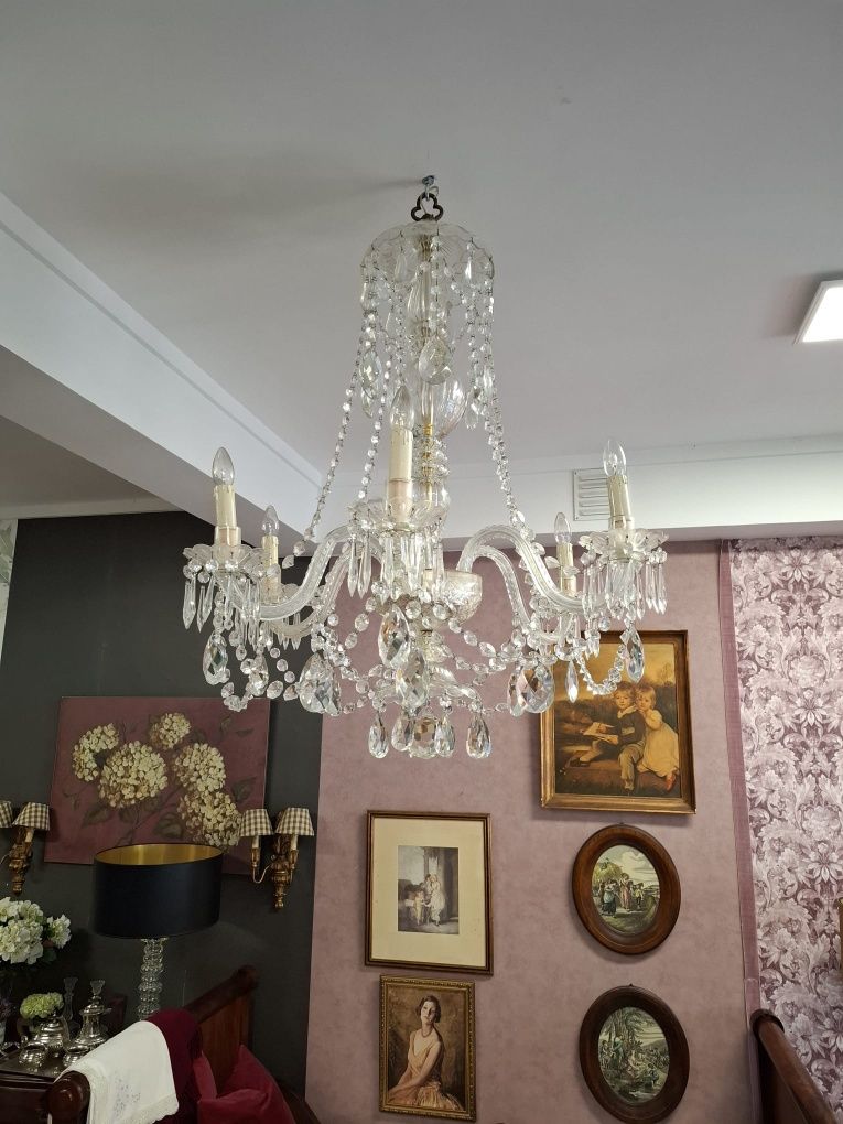 Lustre em Cristal Lapidado- Peça Clássica de Elegância Atemporal.