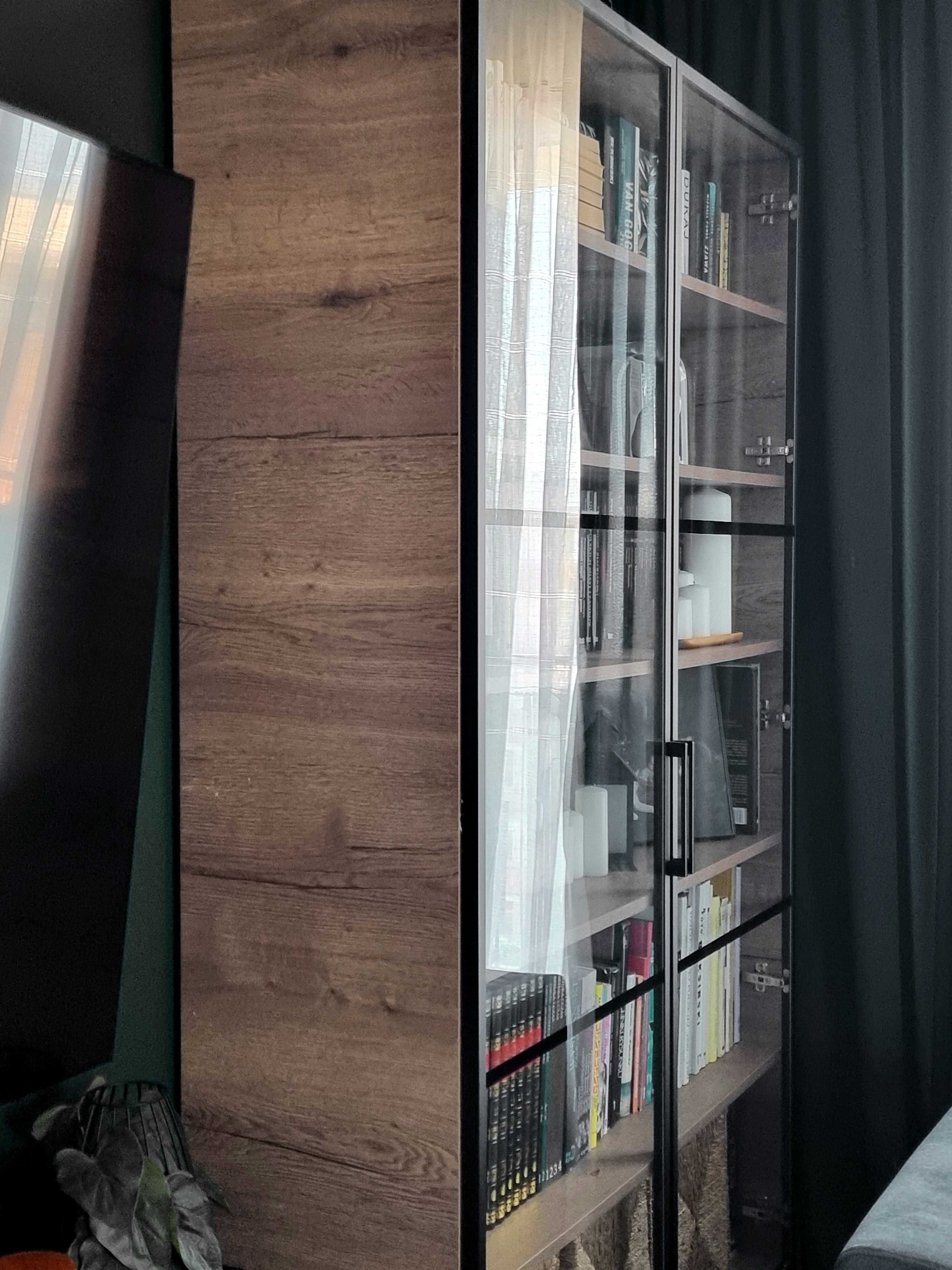 Piękna designerska witryna loft / mid-century z przeszkleniem