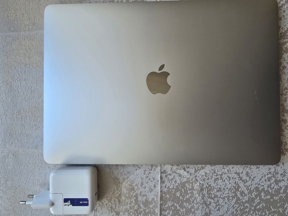 MacBook Air 2020 13" 8/256 (б/у)