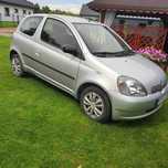Toyota Yaris 1.3 Benzyna – 85 KM – 2000 r. – Srebrny – ważne Opłaty!