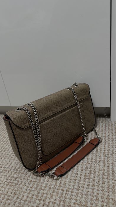 Оригінальна сумка Guess в ілеальному стані