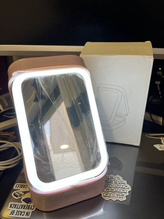 Porta jóias com espelho e luz frontal