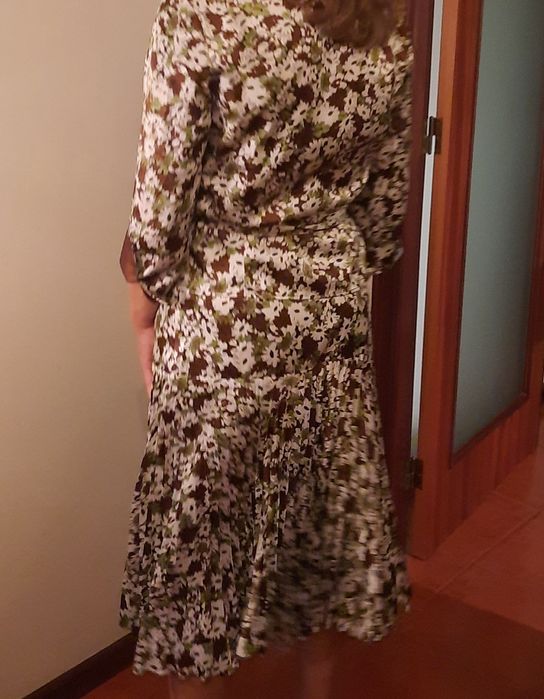 Conjunto de saia e blusa