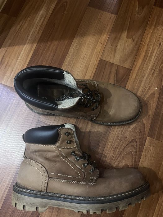 Віддам даром взуття жіноче та чоловіче