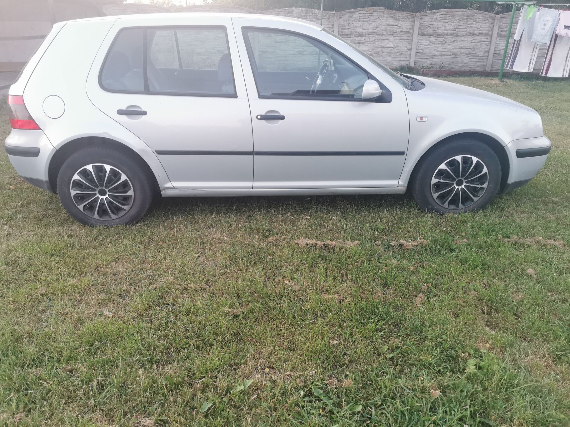 Vw golf 4 1.4 16 v cały na części lub w całości LB7Z