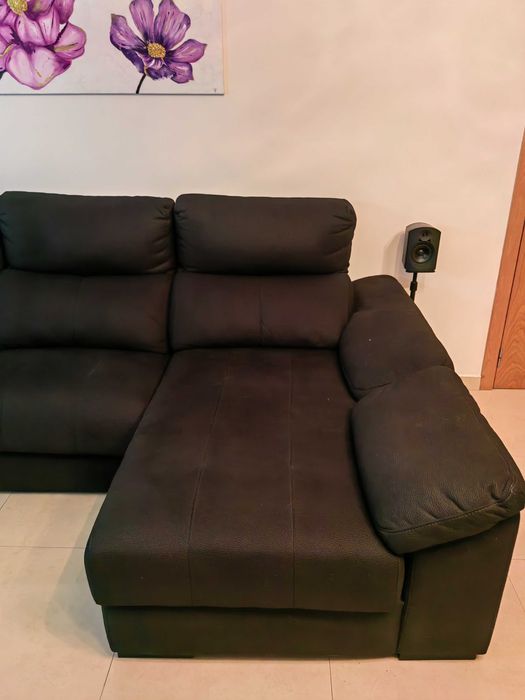 Sofá de excelente qualidade. Impremebializado. Eléctrico