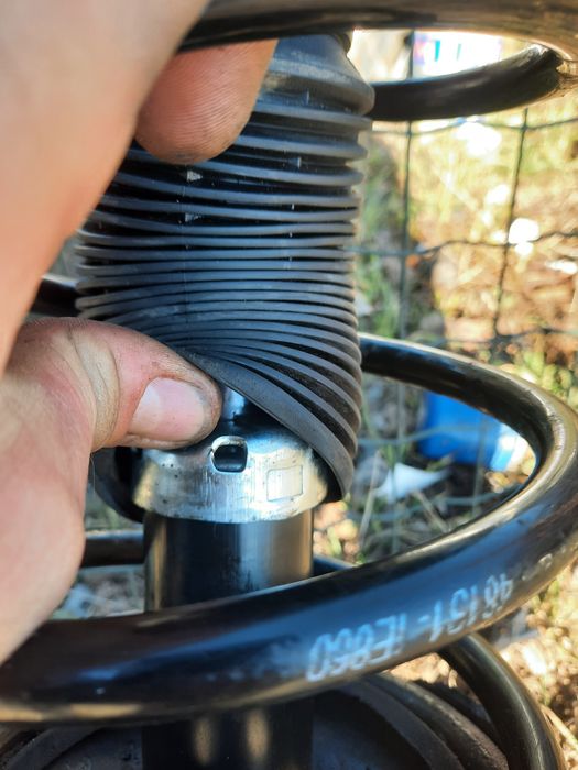 Продам стойки TOYOTA CARINA E 1,6