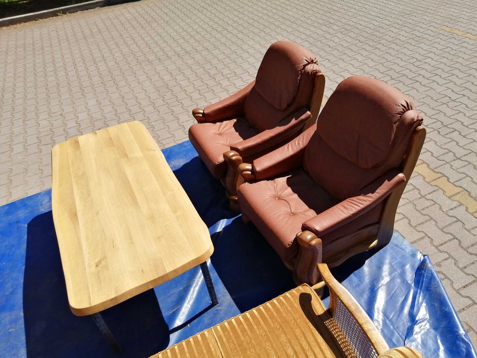 Dwa fotele dębowe skórzane po renowacji
