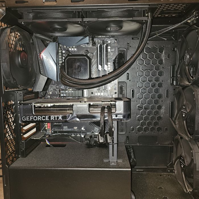 Gaming PC RTX 4070 SUPER + Ryzen 7 5800X3D + 32GB RAM + 2 Monitors