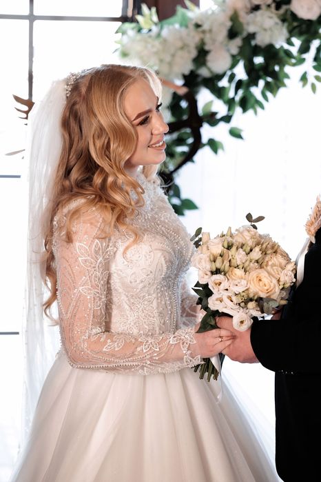 Продам весільну сукню