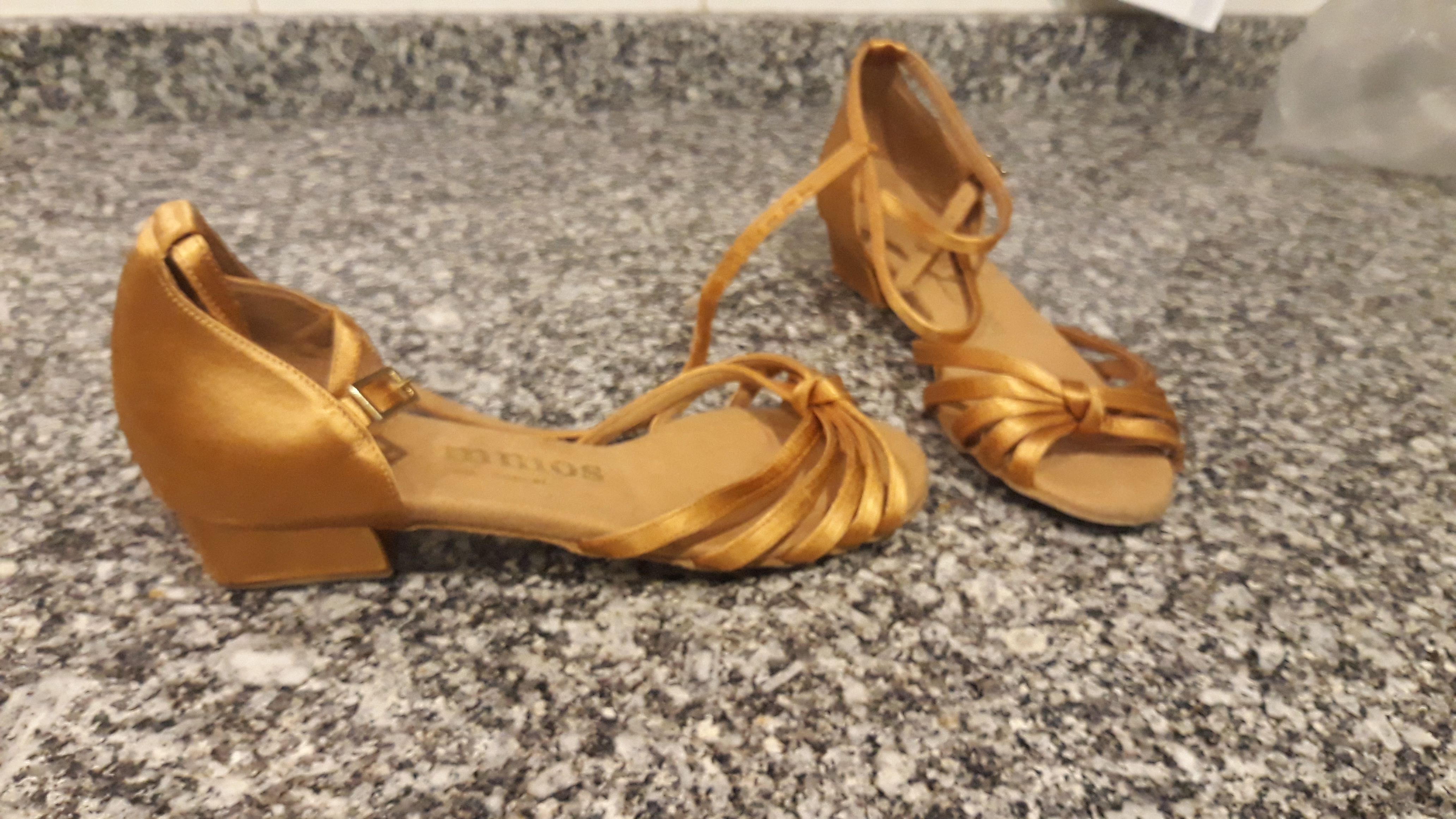 Sapatos de dança de salão