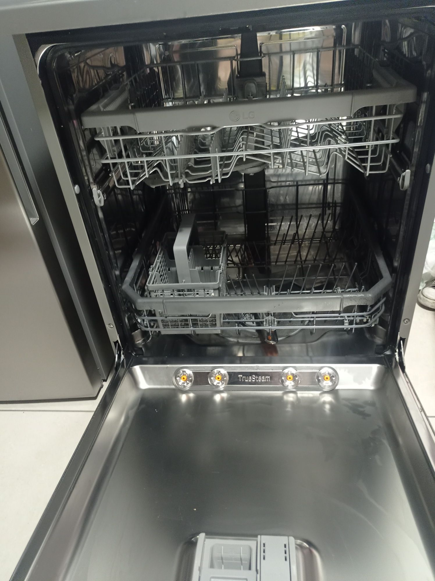 Maquina lavar loiça  LG thinq DF242FPS