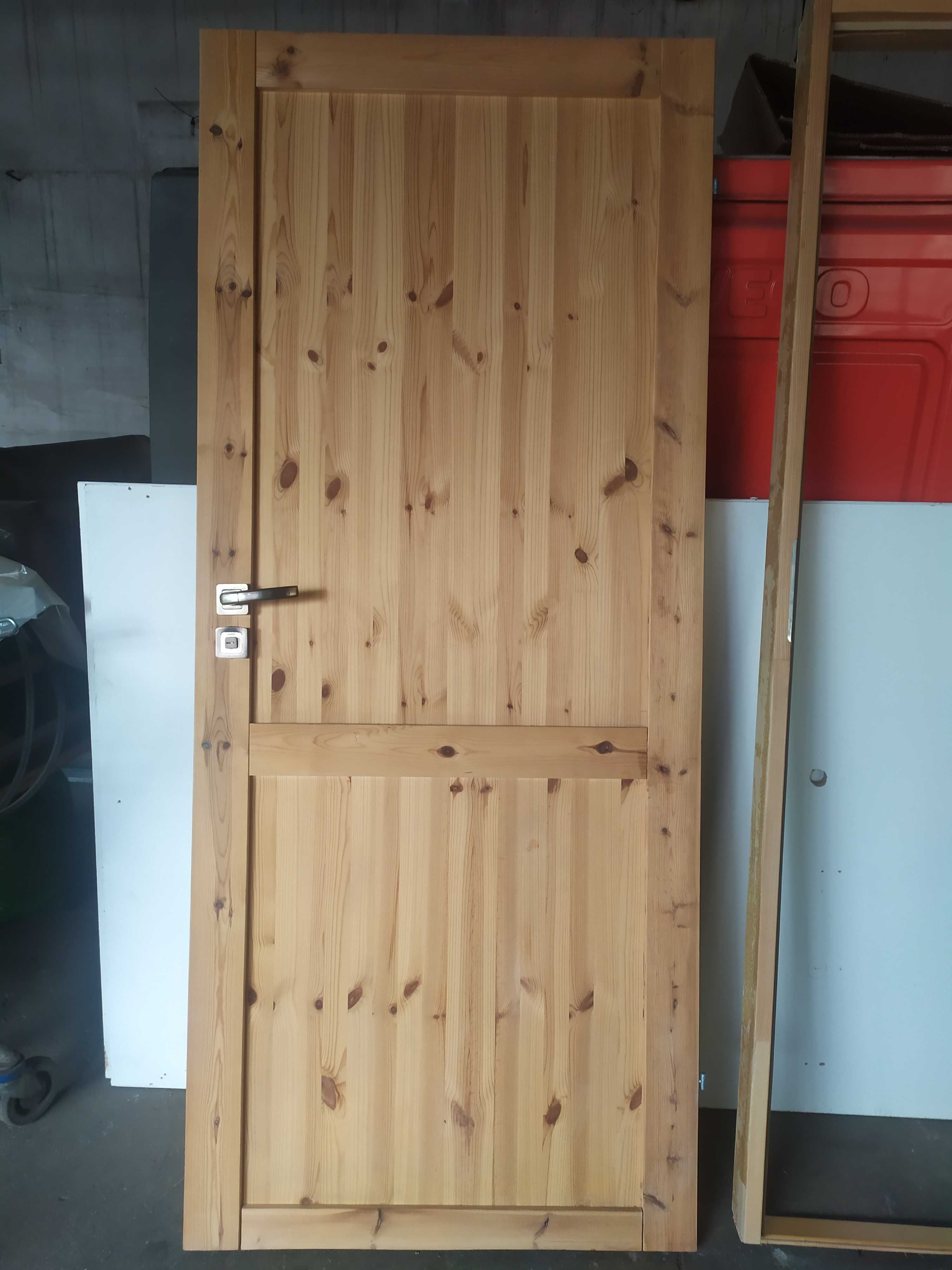 Drzwi sosnowe 80 cm wewnętrzne - sprzedam