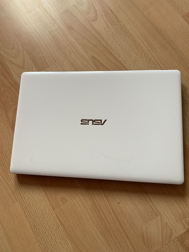 Laptop Asus F550C