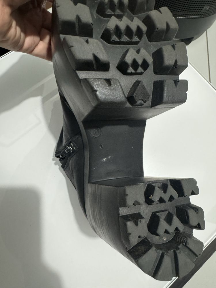 Botas NY Pretas com fecho