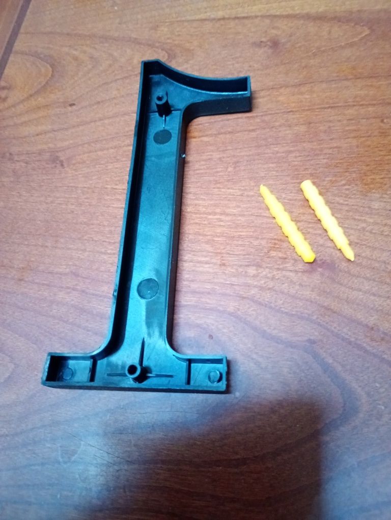 Cyferka jeden. Numer domu czarny plastikowy