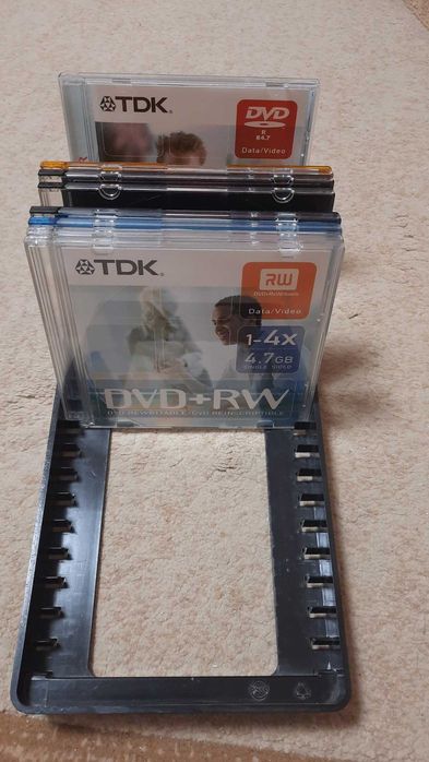 Подставка для CD и DVD дисков.