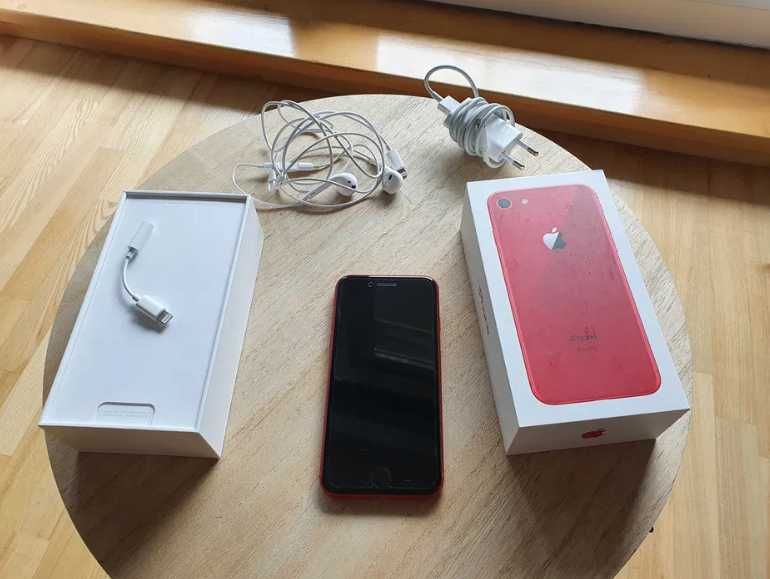 Apple iPhone 8 Red