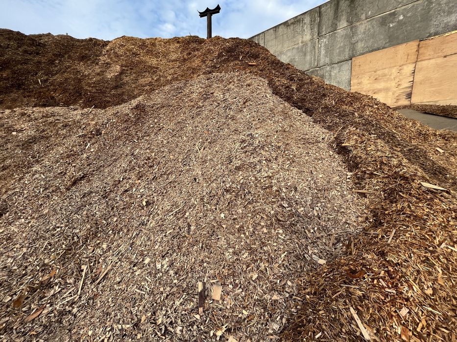 Щіпа тріска паливна щепа тирса дрова брикет пелета паливо