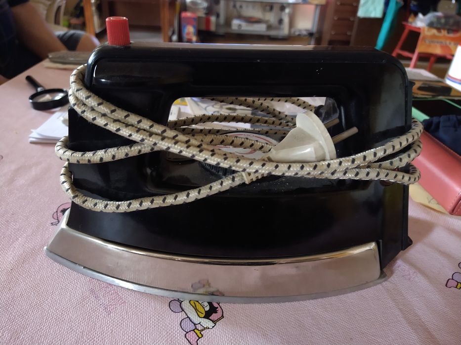 Утюги 1000вт с регулятором пара