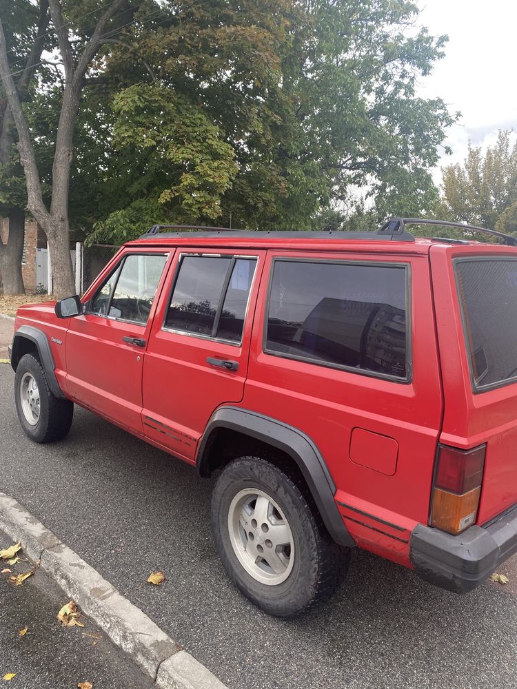 Продам Jeep Cherokee