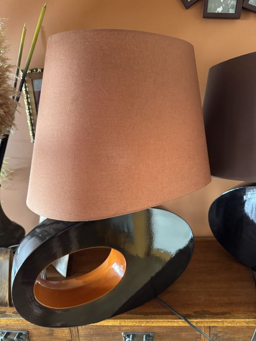 Candeeiros castanhos