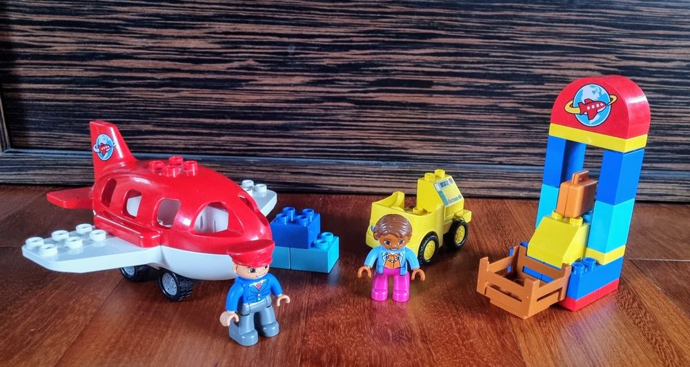 Zestaw LEGO DUPLO "Lotnisko" - wersja: 10590