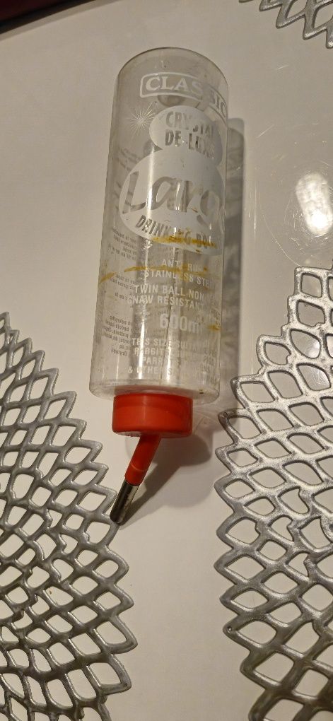 Sprzedam 9 sztuk poidełka na wodę 600ml dla królikków