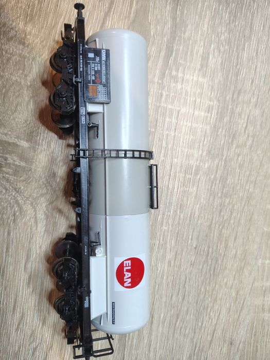 Wagon towarowy cysterna Elan OBB h0