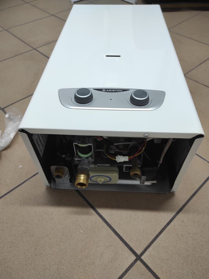 Piecyk gazowy, podgrzewacz wody Ariston Fast RX 2022r.