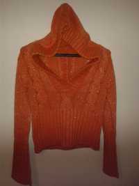 Pomarańczowy sweter z kapturem
