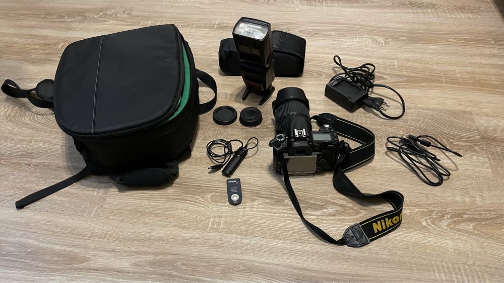 Aparat lustrzanka Nikon D90 ,torba , lampa błyskowa, niski przebieg.