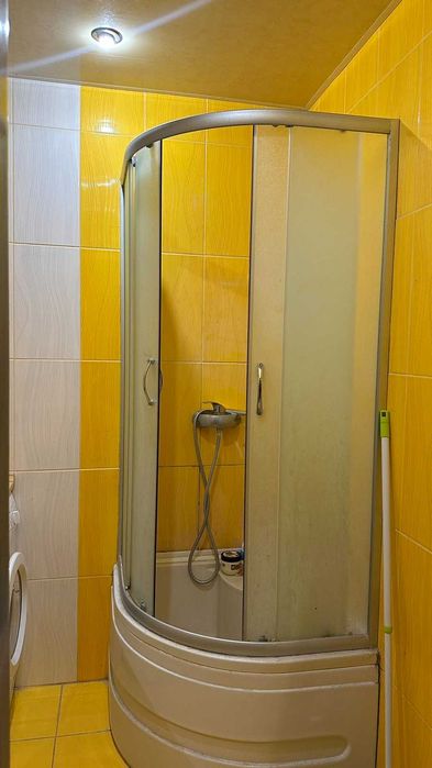 Оренда ізольованої кімнати в 3-ох кімн. квартирі по вул. Щурата